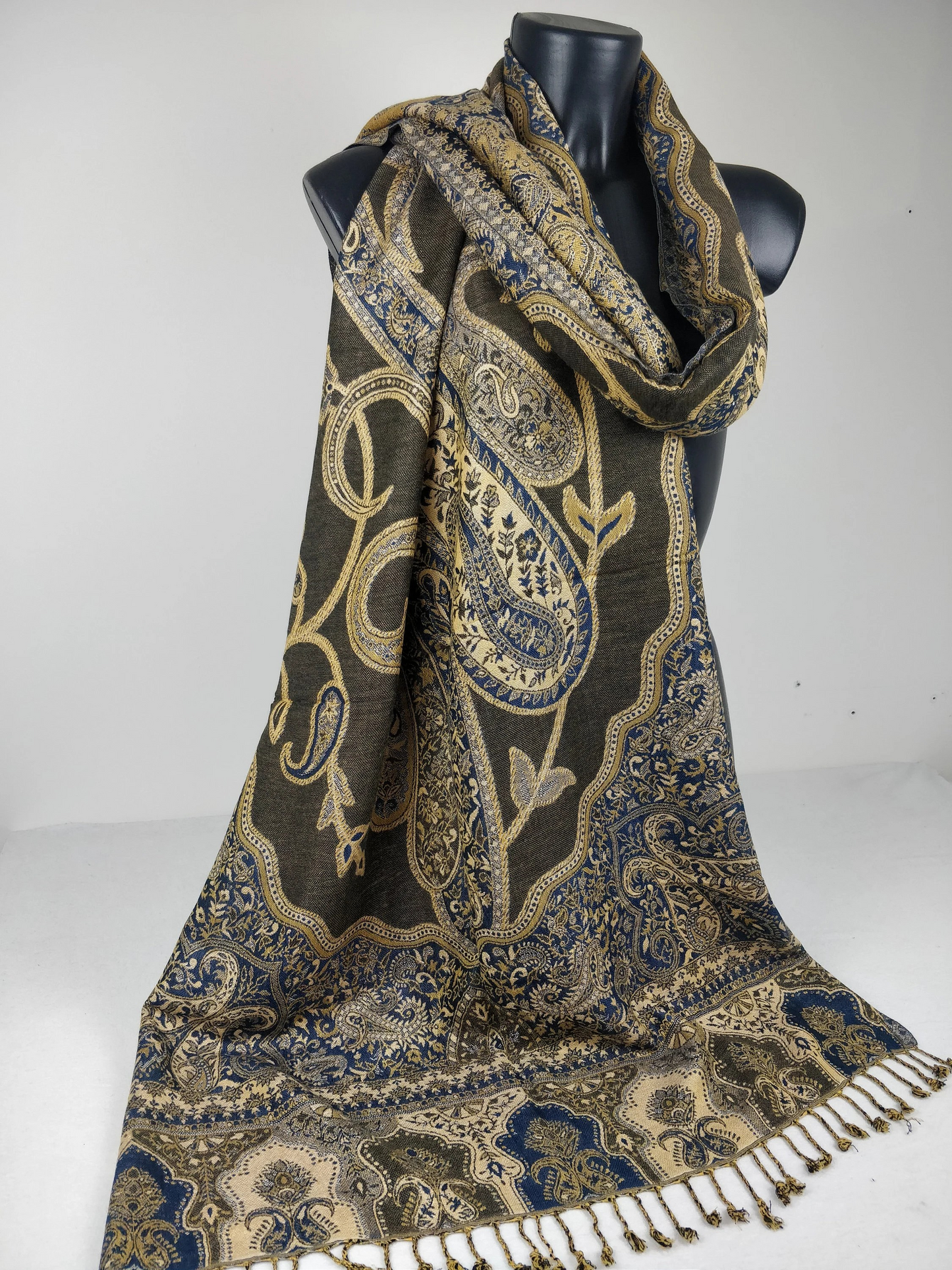 Pashmina vintage Hantra en viscose. Echarpe réversible aux motifs ethnique marron, bleu et crème. (Copie)