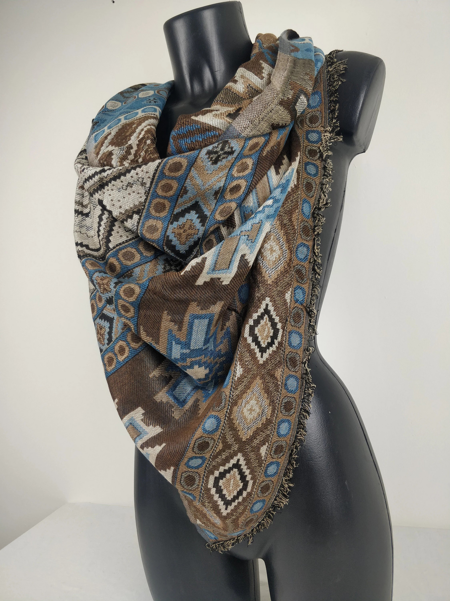 Pashmina Jyoti en viscose multicolore réversible. Echarpe aux motifs inca, marron et bleu.