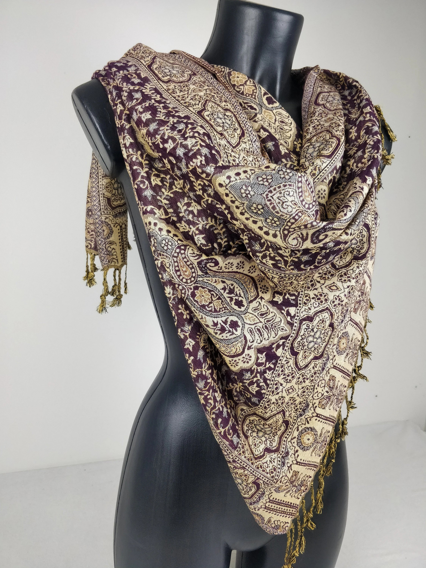 Daksha Wende-Pashmina aus Viskose. Blaues und cremefarbenes Paisley-Muster.