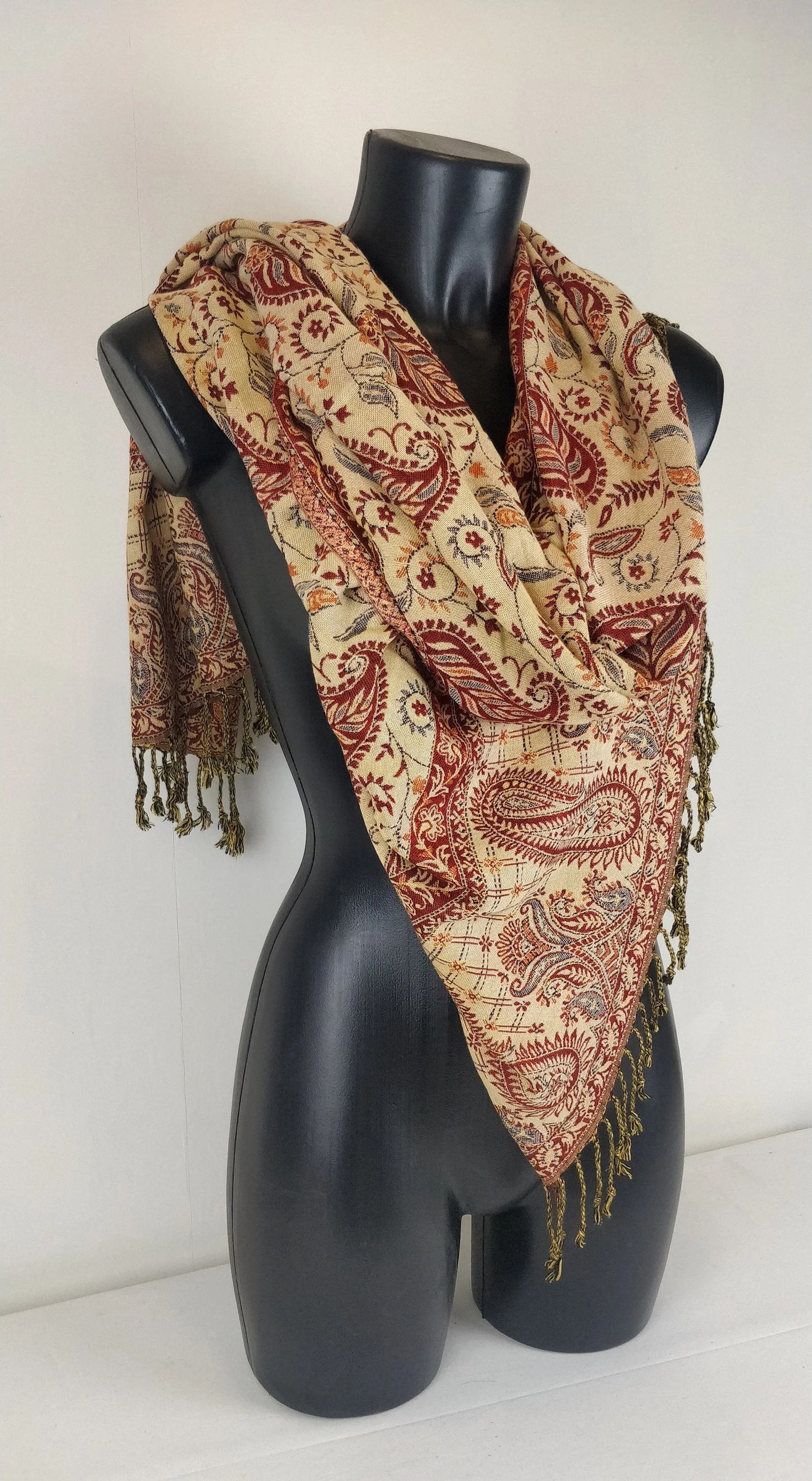 Pashmina Asoha réversible en viscose. Echarpe motif paisley rouge.