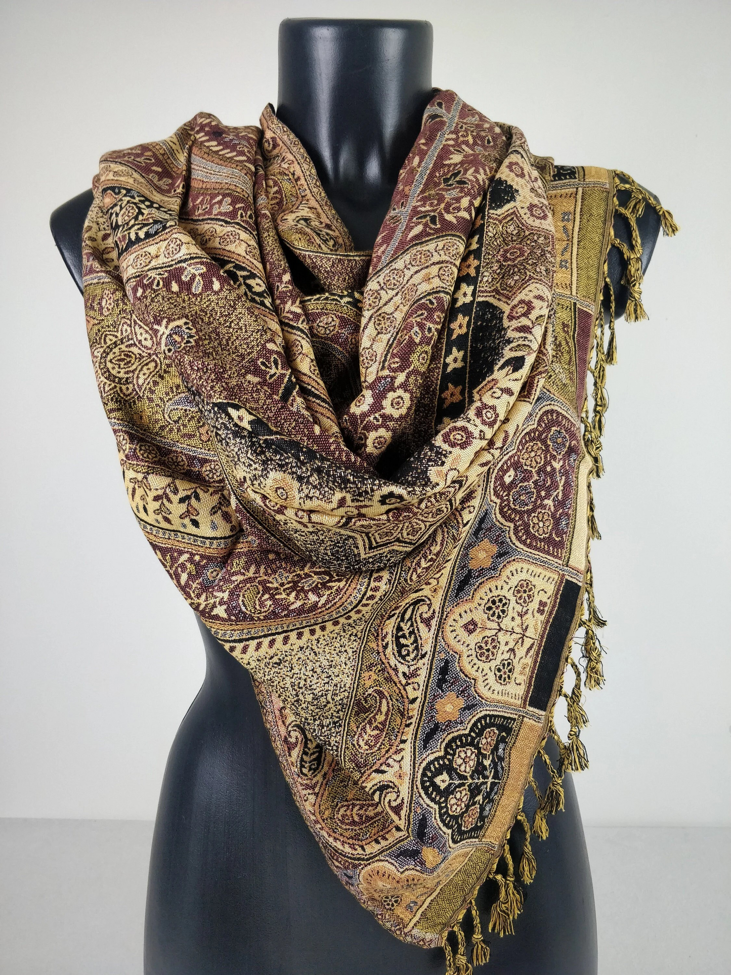 Pashmina vintage Hantra en viscose. Echarpe réversible aux motifs ethnique noir, violet et crème