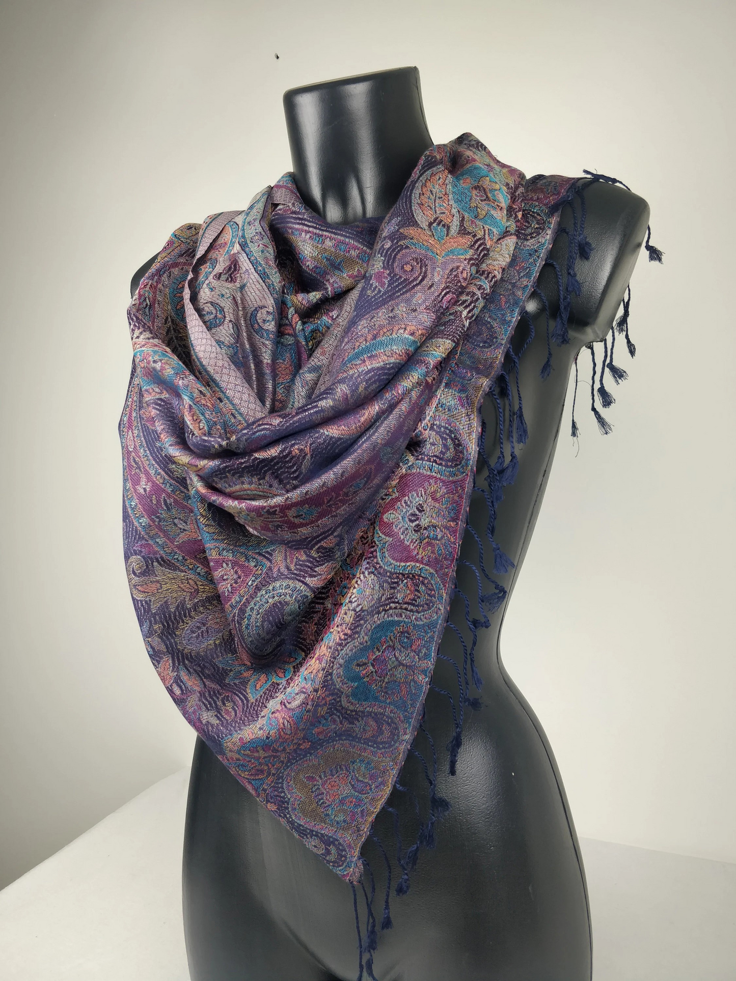 Wende-Mangal-Pashmina aus Modal/Seide. Braunes Paisley-Muster.