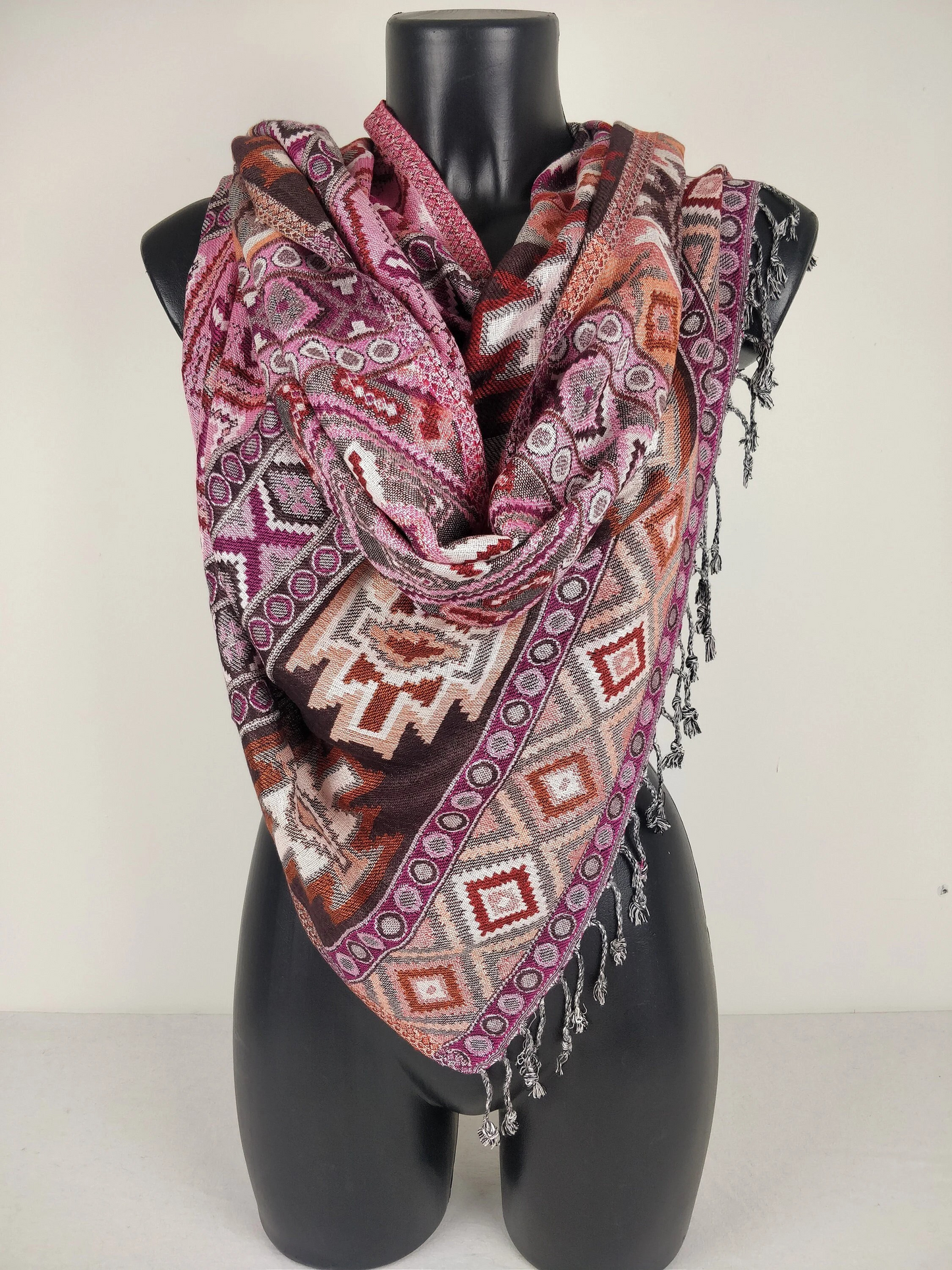 Pashmina Jyoti en viscose multicolore et réversible. Echarpe motif inca, tons rose.