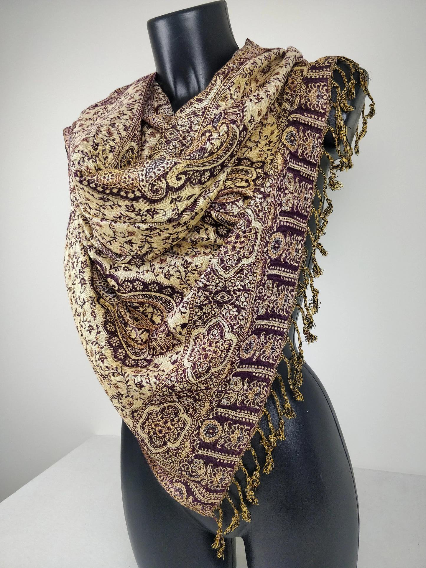 Daksha Wende-Pashmina aus Viskose. Blaues und cremefarbenes Paisley-Muster.