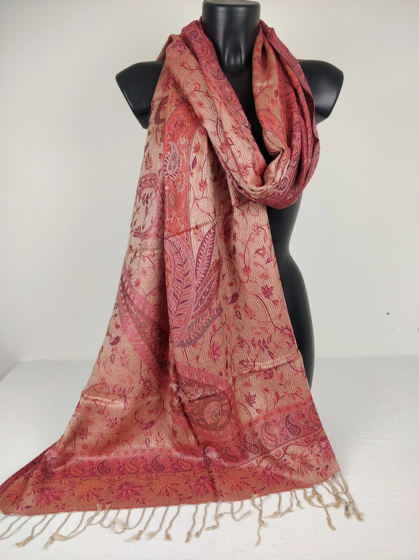 Pashmina Mangal réversible en modal / soie. Echarpe aux motifs fleuri rouge.