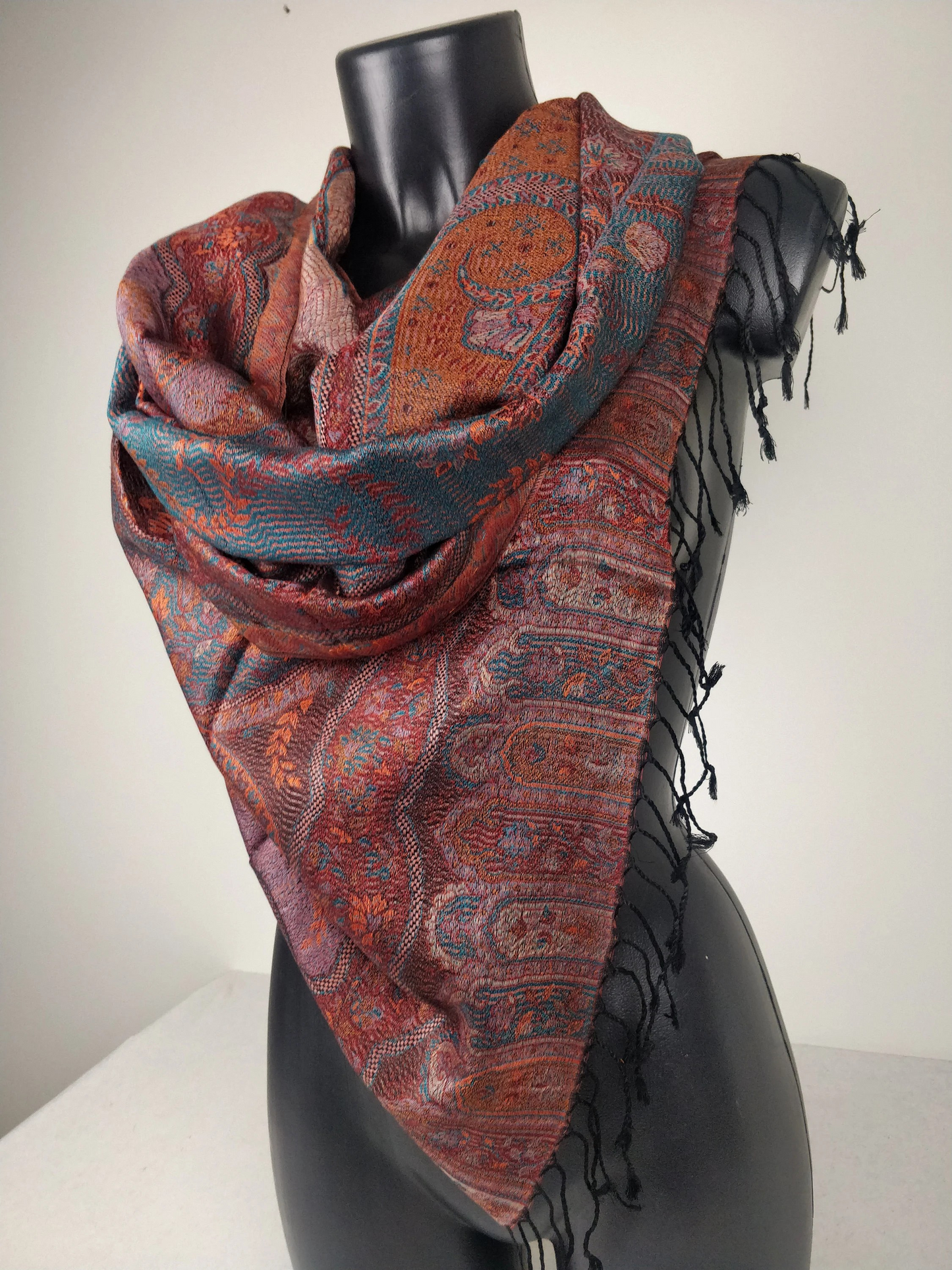 Wende-Mangal-Pashmina aus Modal/Seide. Braunes und blaues Paisley-Muster.