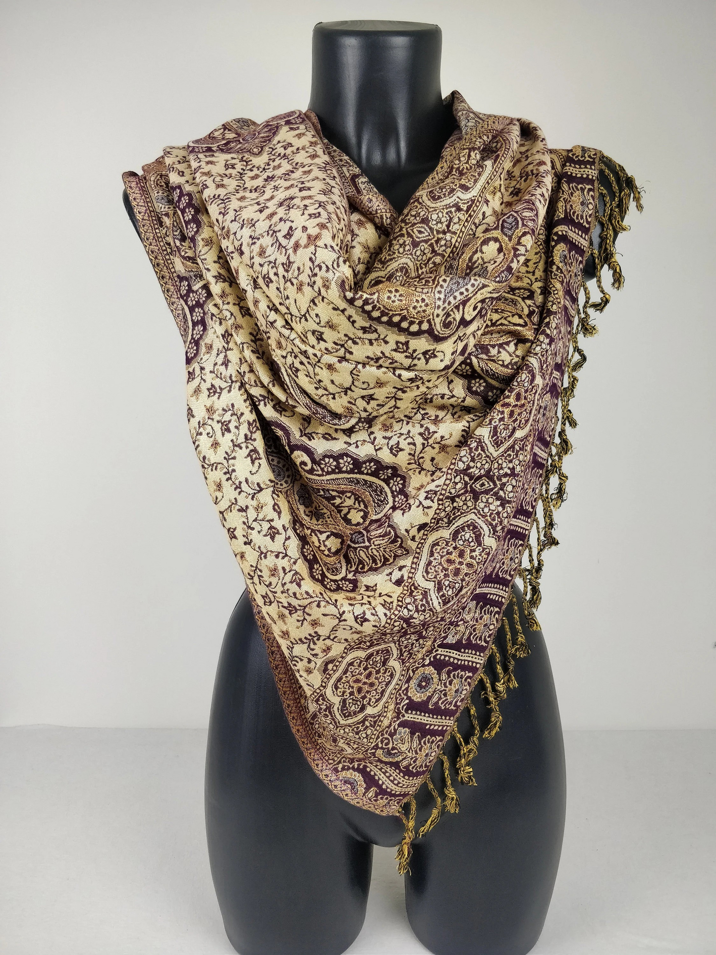 Daksha Wende-Pashmina aus Viskose. Blaues und cremefarbenes Paisley-Muster.