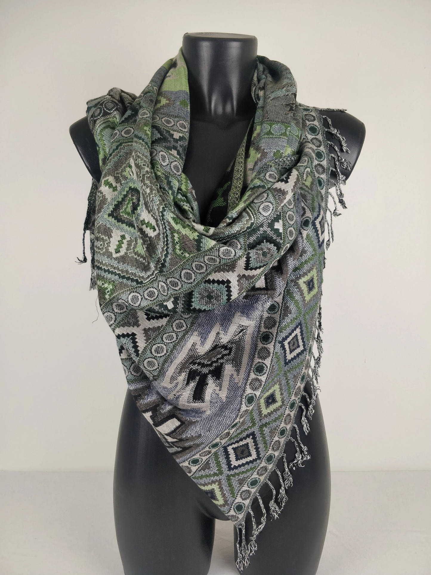 Pashmina Jyoti en viscose multicolore et réversible. Echarpe motif inca, tons vert.