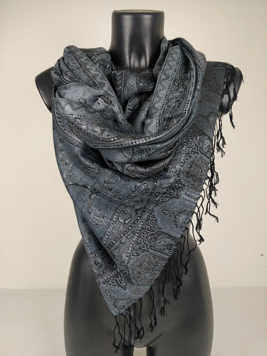 Wende-Mangal-Pashmina aus Modal/Seide. Schal mit blauen Paisleymustern.