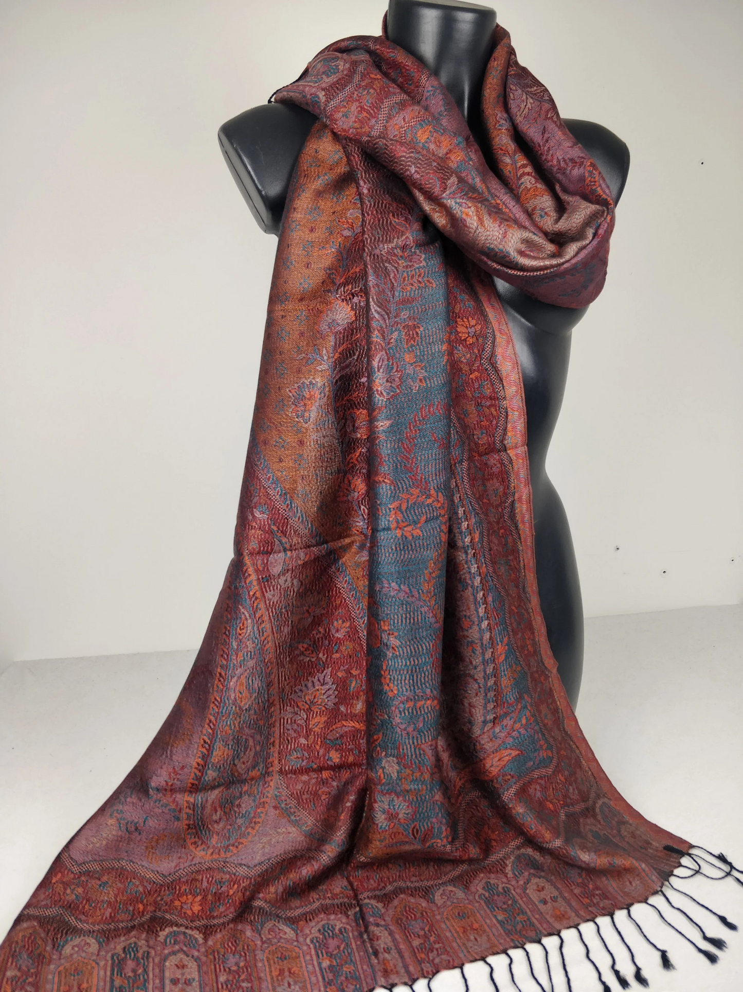 Wende-Mangal-Pashmina aus Modal/Seide. Braunes und blaues Paisley-Muster.