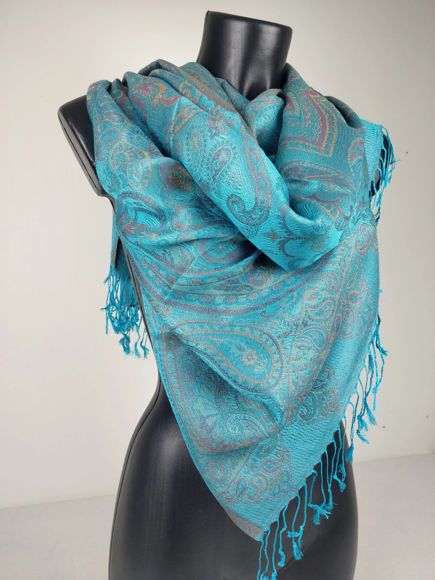 Pashmina Mangal réversible en modal / soie. Echarpe aux motifs paisley bleu turquois.