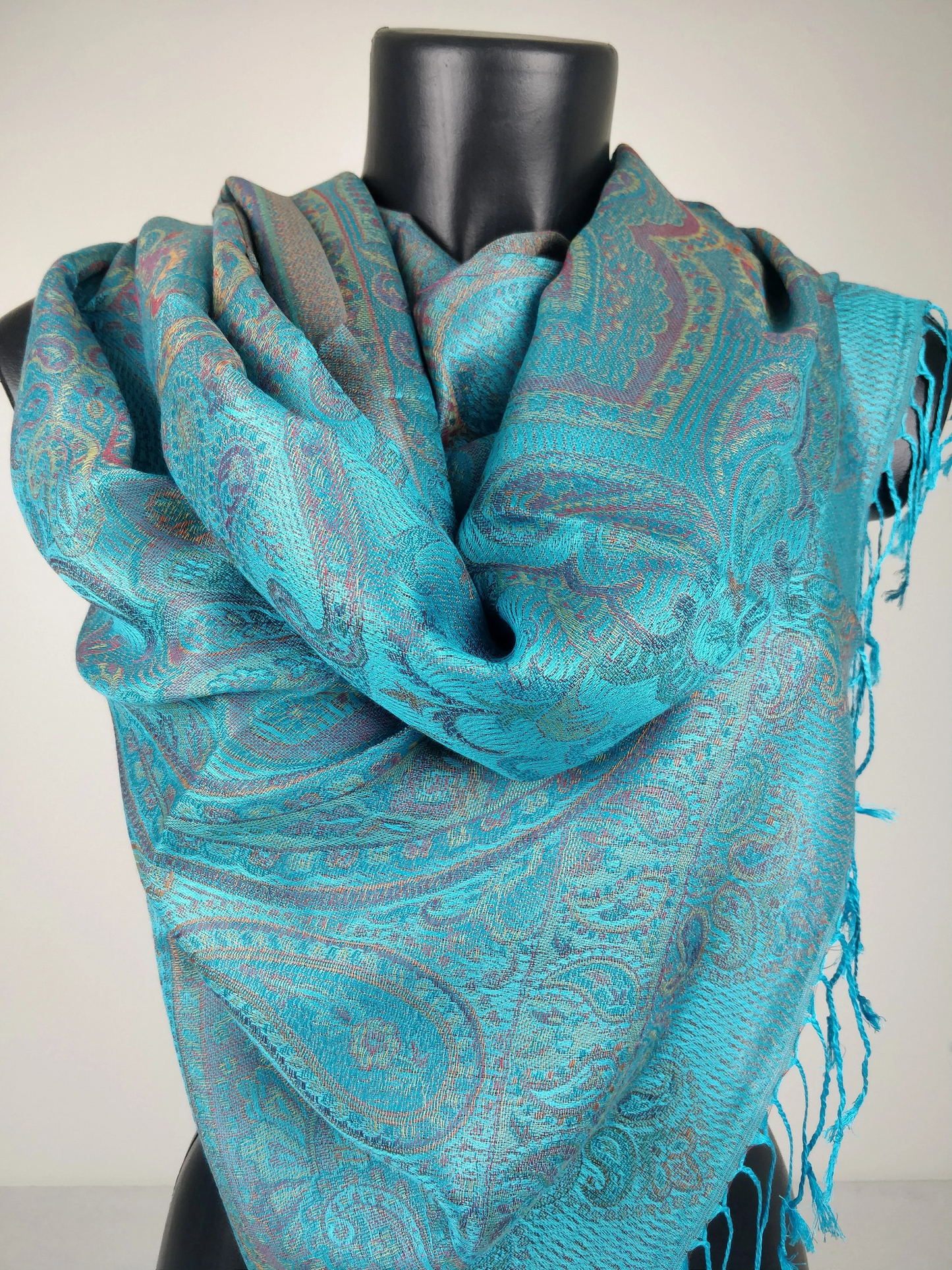 Pashmina Mangal réversible en modal / soie. Echarpe aux motifs paisley bleu turquois.