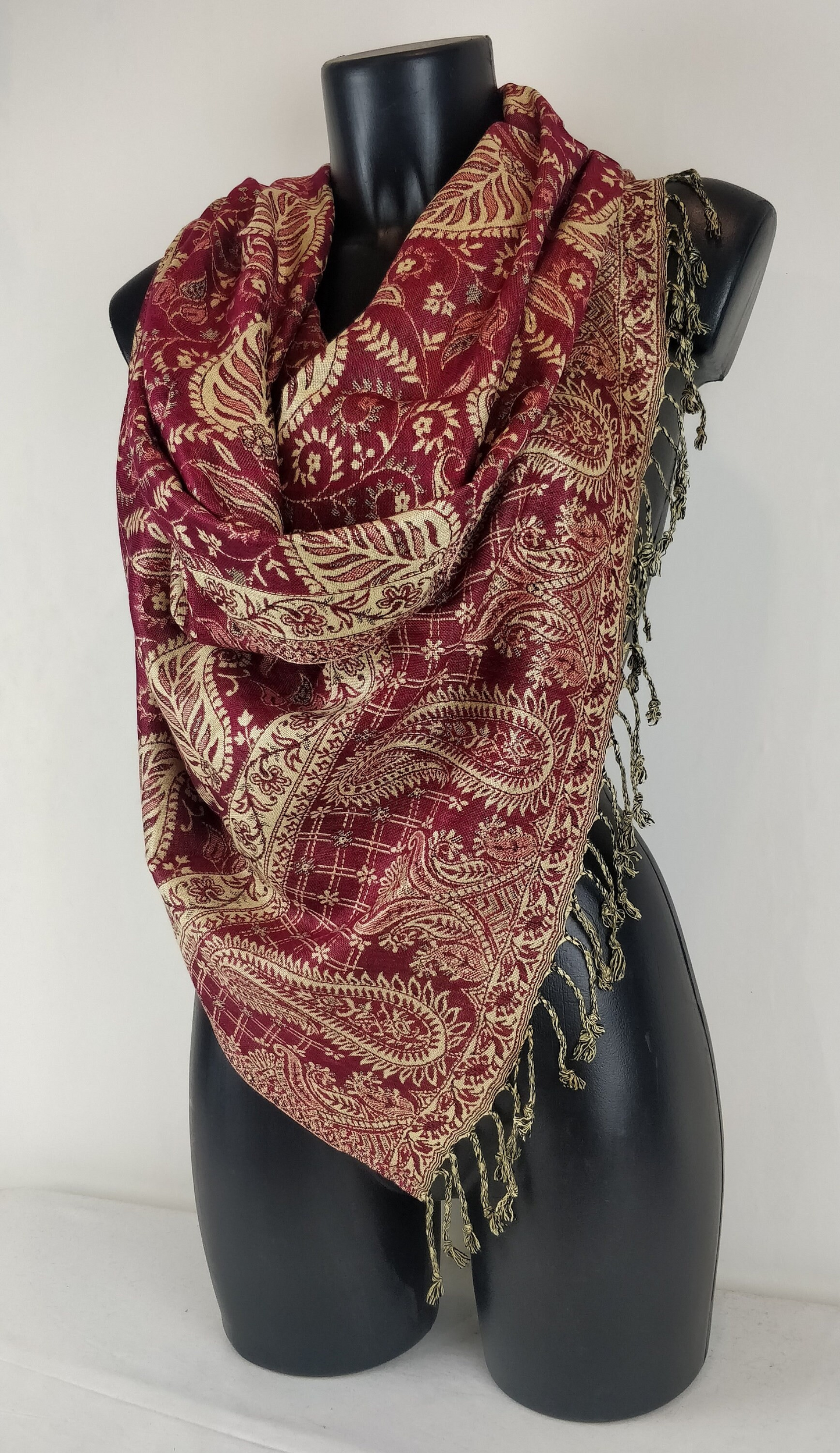 Pashmina Asoha réversible en viscose. Echarpe motif paisley fuchsia.