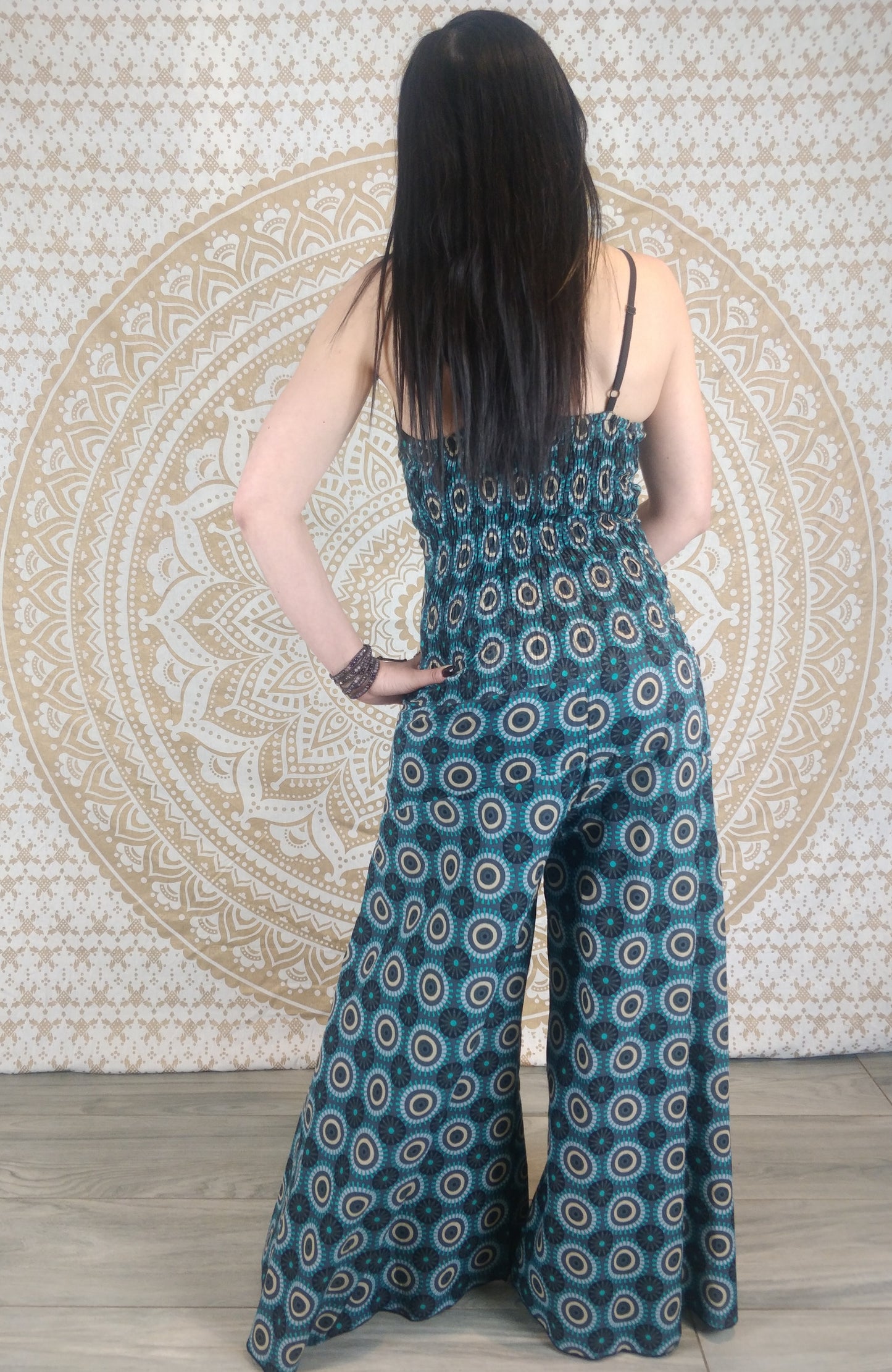 Combinaison femme Mohana en coton. Jumpsuit patte d'éléphant. Imprimé géométriques turquois.