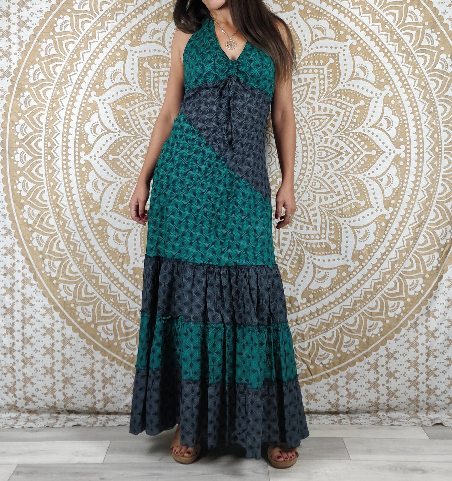 Robe longue Patiala en coton. Robe d'été bicolore bohème chic. Imprimé géométrique vert et noir.