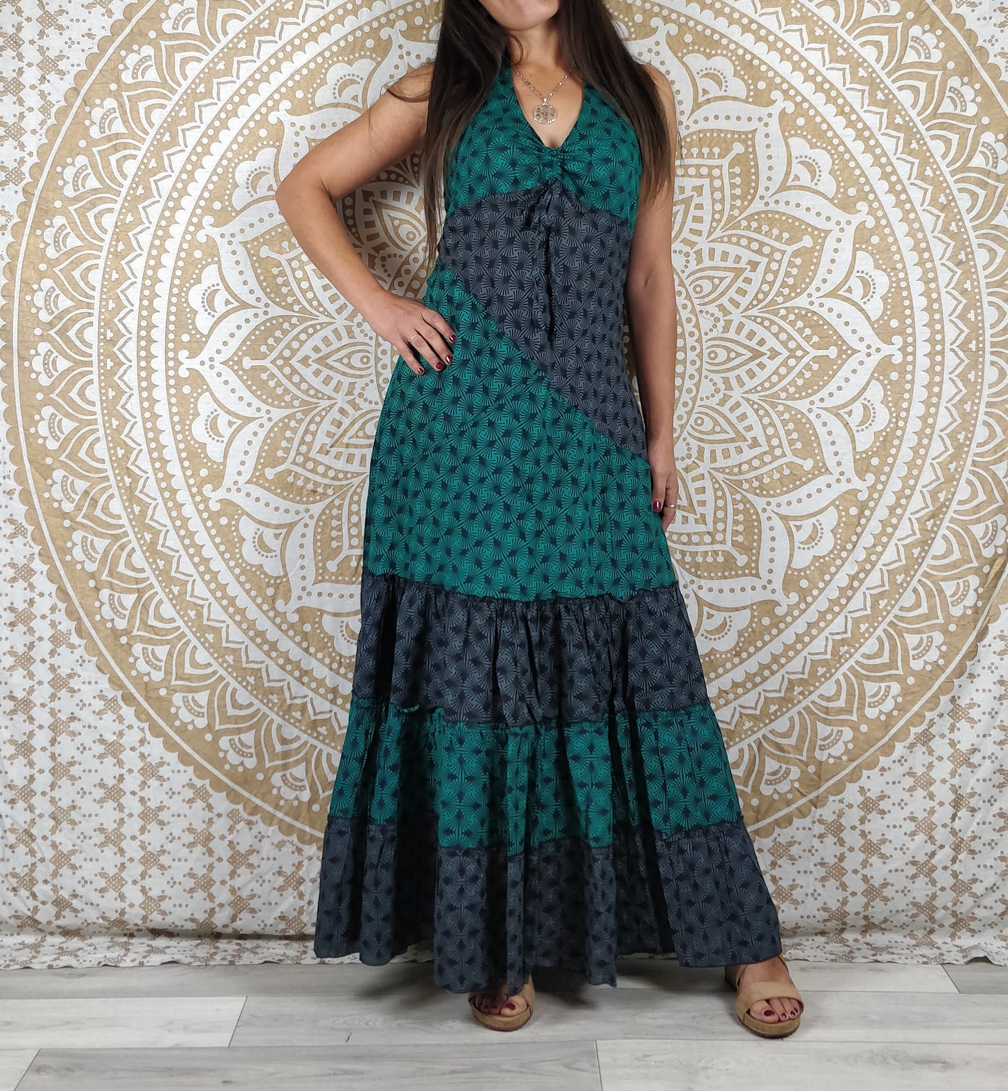 Robe longue Patiala en coton. Robe d'été bicolore bohème chic. Imprimé géométrique vert et noir.