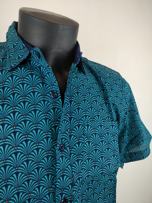 Chemise homme Ribhu manches courtes. Chemise en coton. Motifs géométriques bleu.