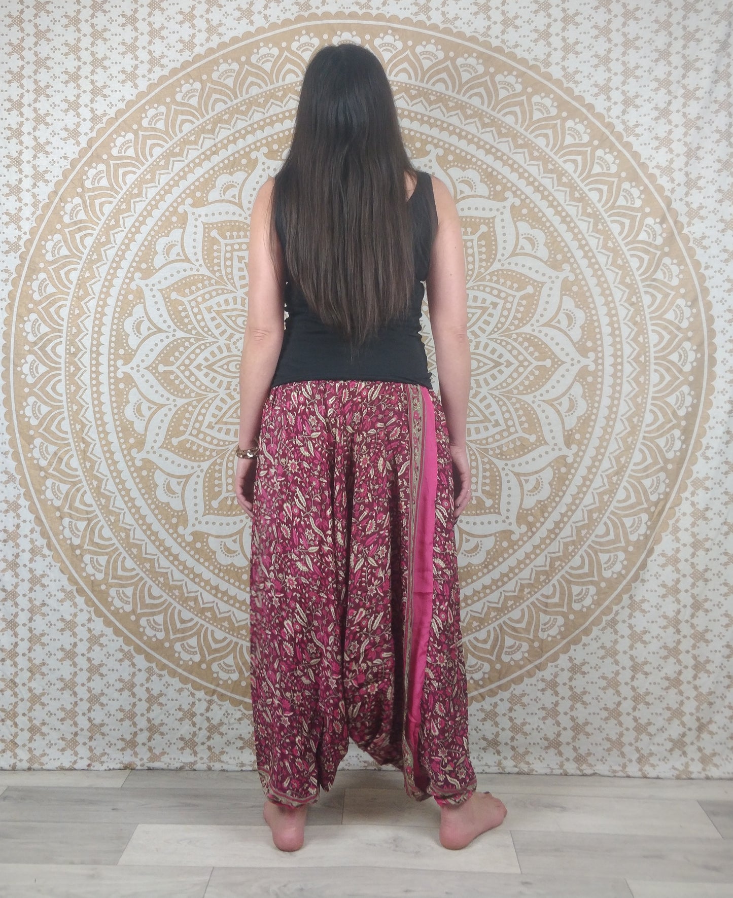 Pantalon Sarthal en soie indienne. Sarouel 2 en 1. Imprimé paisley fuchsia.