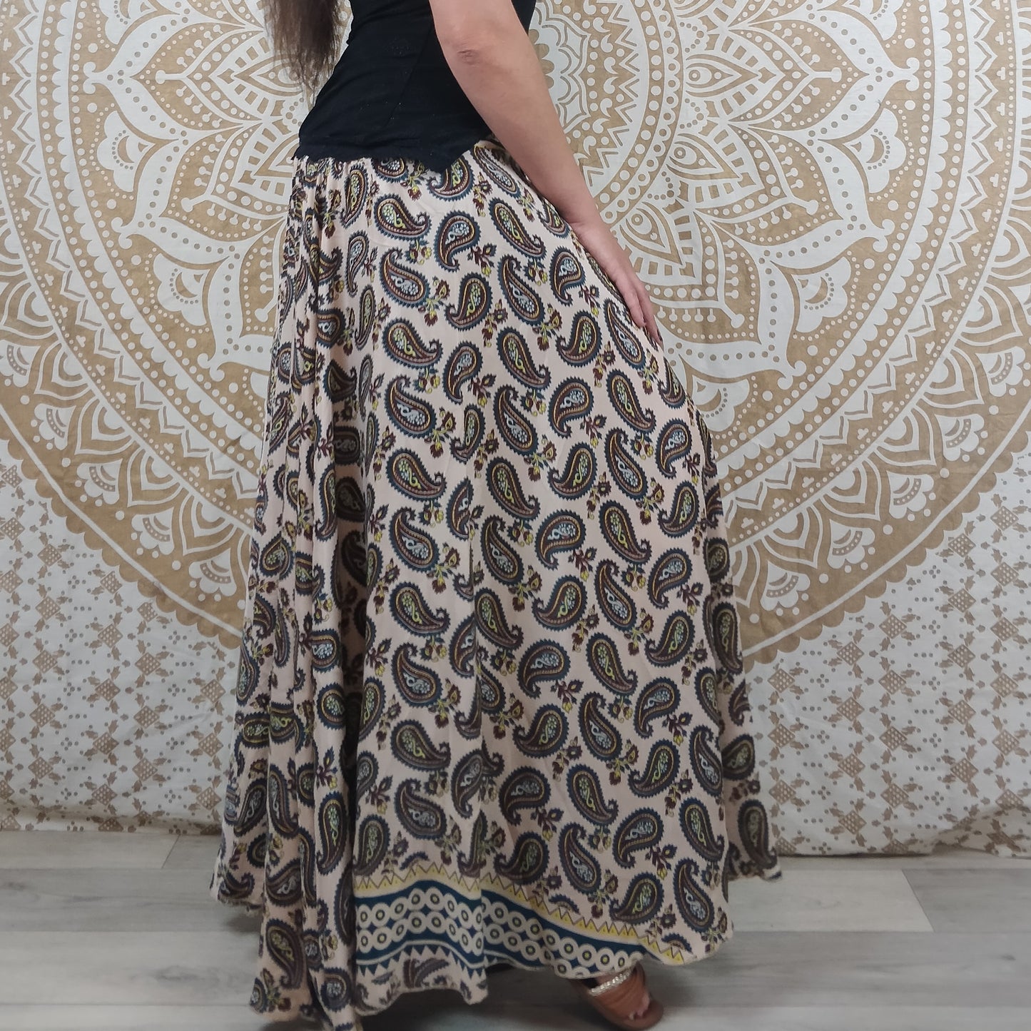 Pantalon femme Sirohi en soie indienne. Pantalon jupe. Imprimé paisley blanc et marron