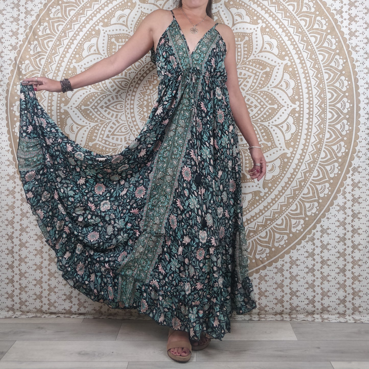 Robe dos nu Mahima en soie indienne. Robe longue bohème. Imprimé fleuri orange / ethnique vert et marron / paisley bleu et blanc.