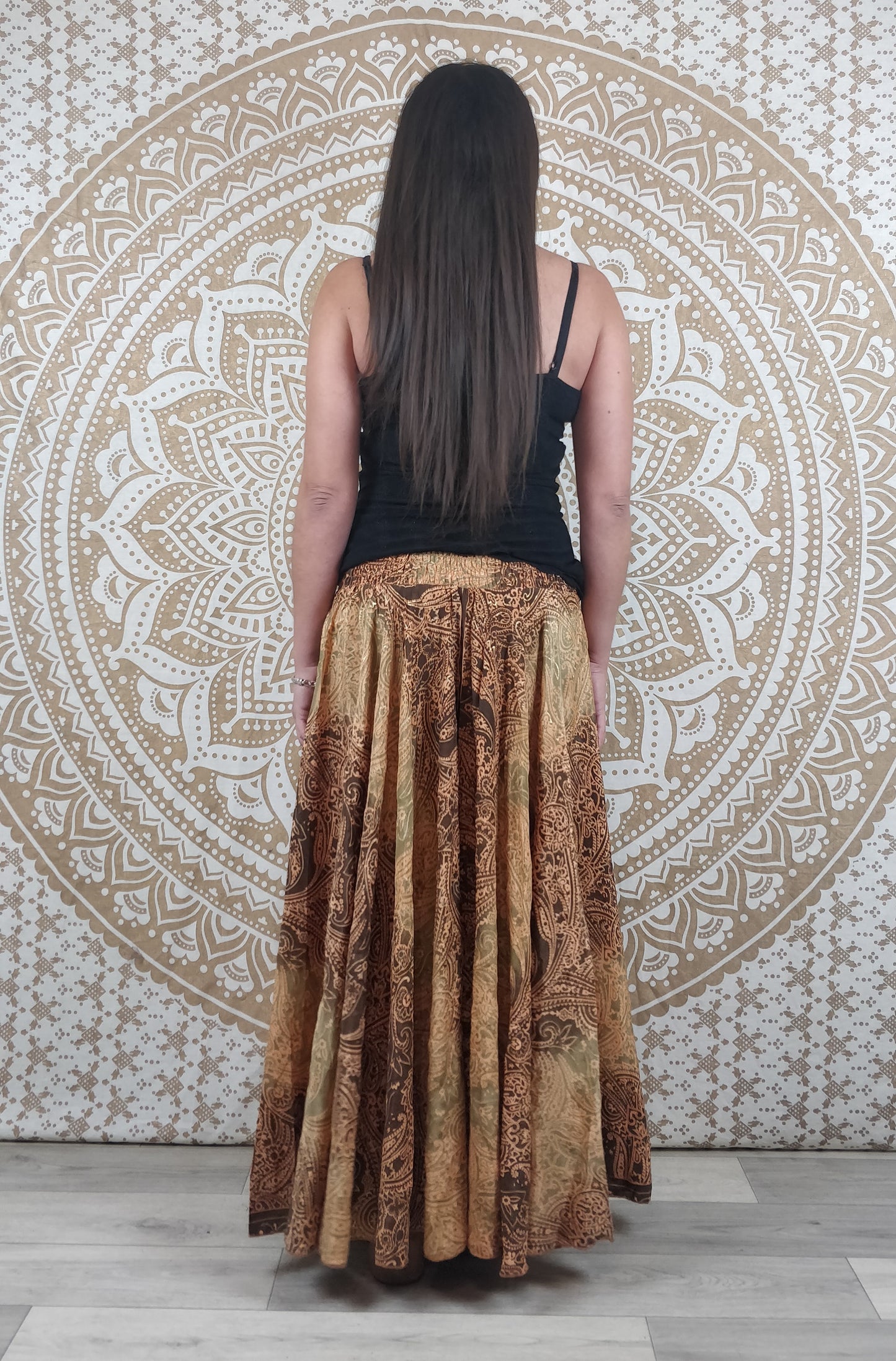 Pantalon femme Sirohi en soie indienne. Pantalon jupe. Imprimé paisley marron et or.