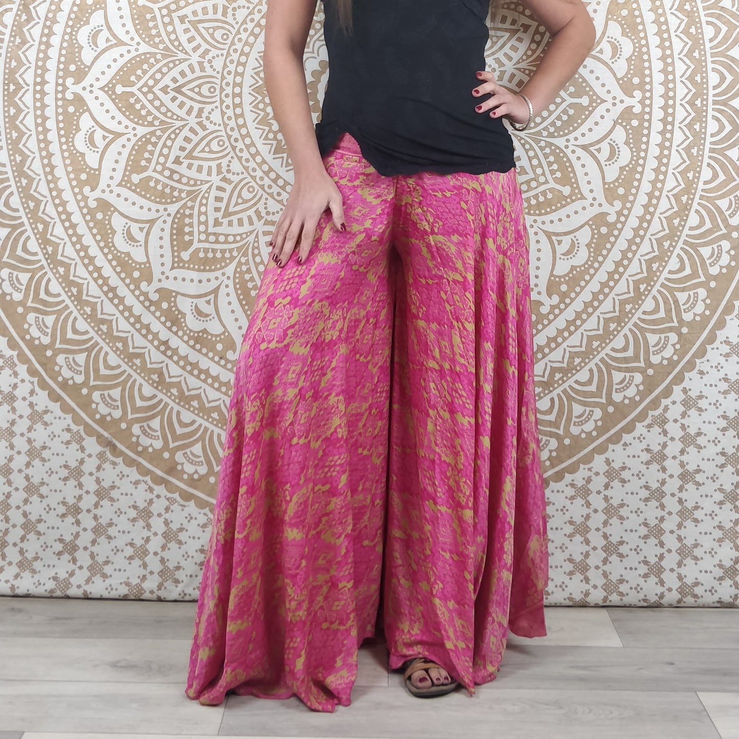 Pantalon femme Sirohi en soie indienne. Pantalon jupe. Imprimé rose.