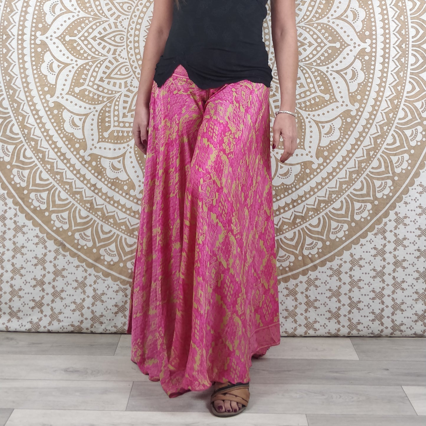 Pantalon femme Sirohi en soie indienne. Pantalon jupe. Imprimé rose.