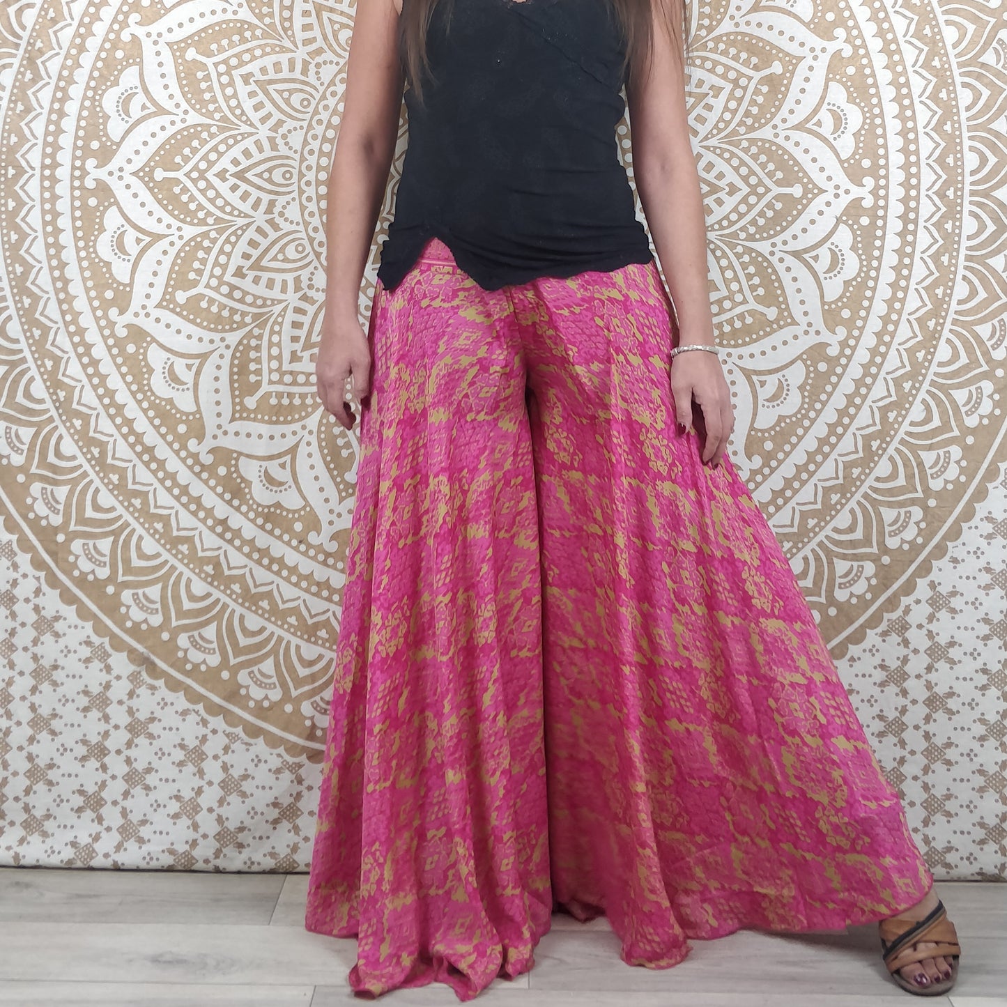 Pantalon femme Sirohi en soie indienne. Pantalon jupe. Imprimé rose.