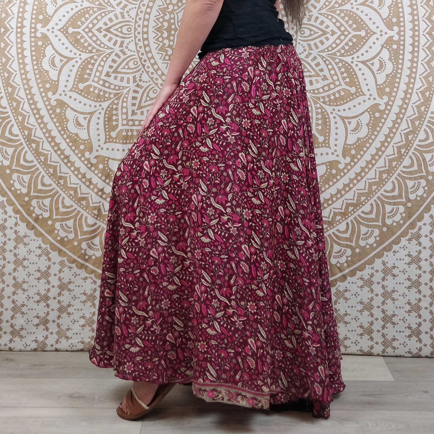 Pantalon femme Sirohi en soie indienne. Pantalon jupe. Imprimé paisley fuchsia.