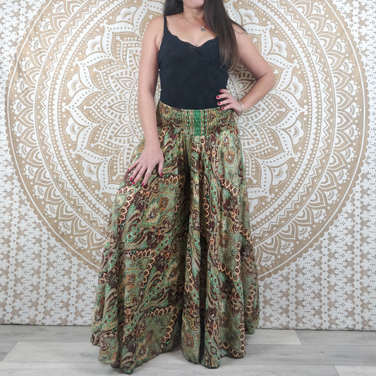 Pantalon Korba en soie indienne. Pantalon jupe. Imprimé paisley vert.