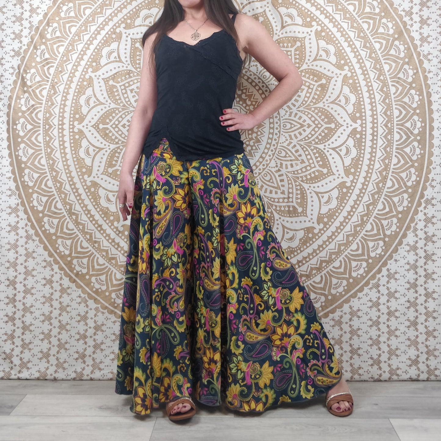 Pantalon femme Sirohi en soie indienne. Pantalon jupe. Imprimé fleuri multicolore.