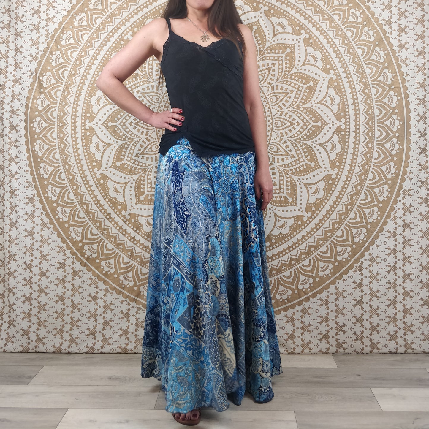 Pantalon femme Sirohi en soie indienne. Pantalon jupe. Imprimé ethnique patchwork bleu