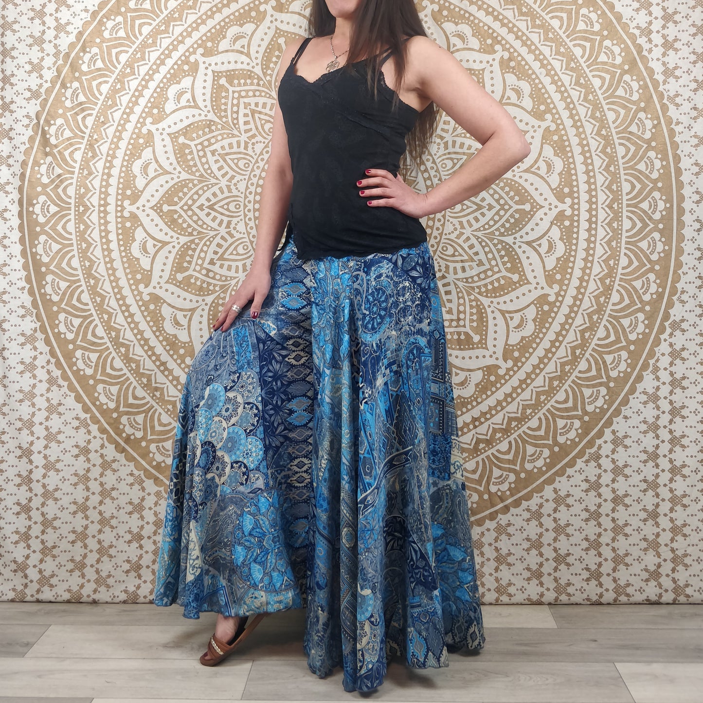 Pantalon femme Sirohi en soie indienne. Pantalon jupe. Imprimé ethnique patchwork bleu