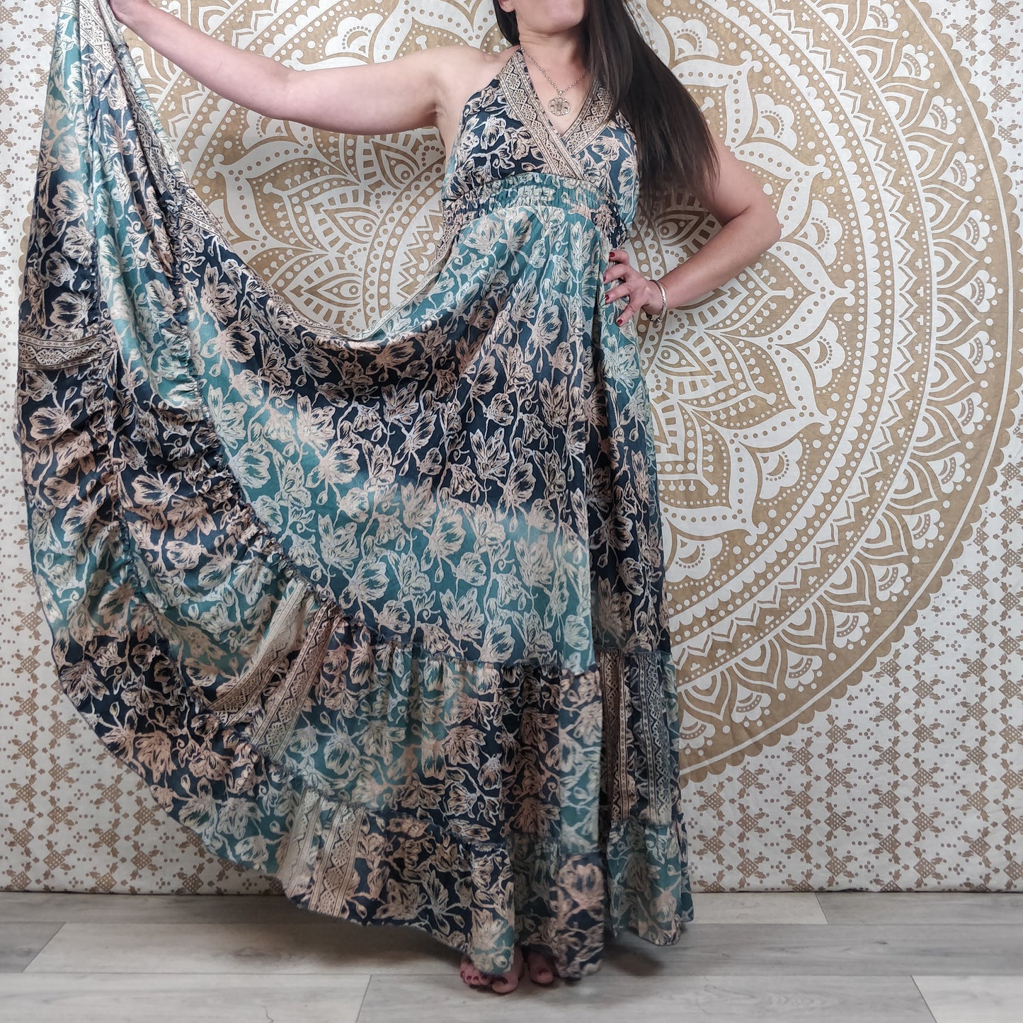 Robe longue Kudra en soie indienne. Maxi robe bohème. Imprimé fleuri bleu.