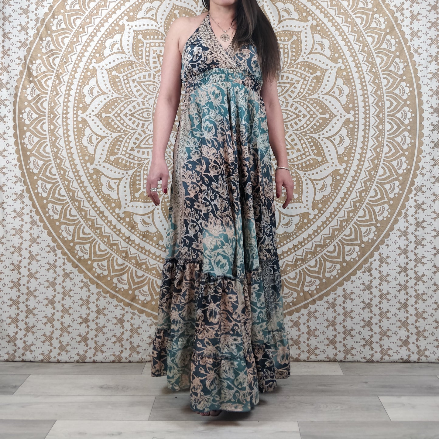 Robe longue Kudra en soie indienne. Maxi robe bohème. Imprimé fleuri bleu.