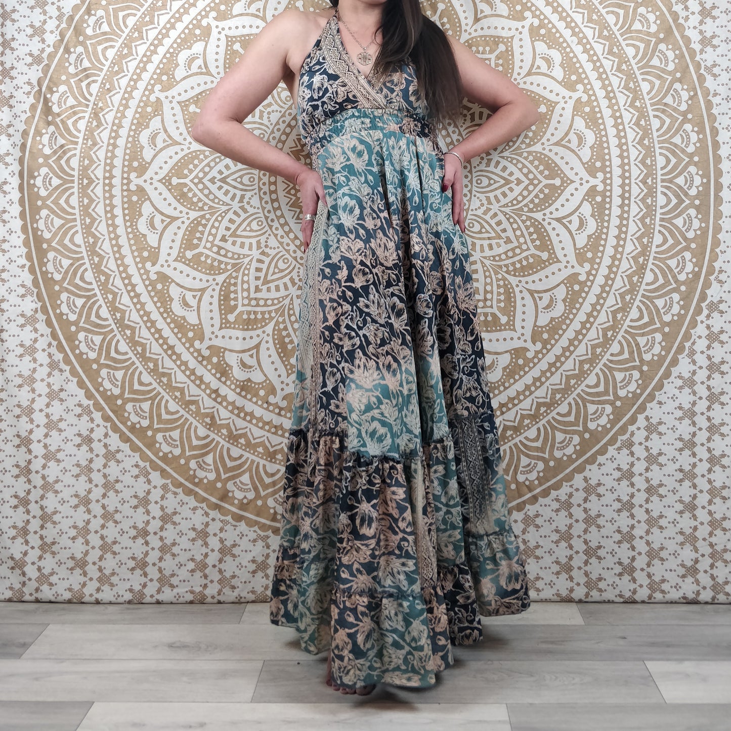 Robe longue Kudra en soie indienne. Maxi robe bohème. Imprimé fleuri bleu.