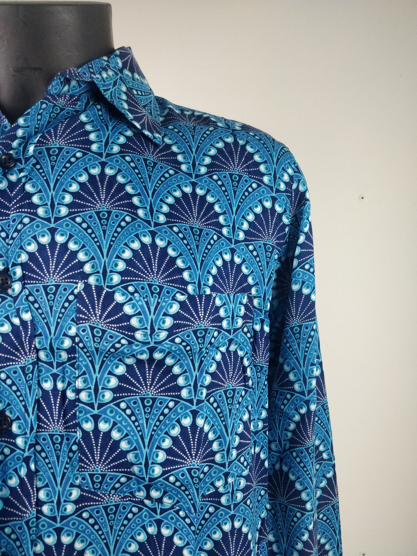 Chemise homme Rama manches longues. Chemise décontracté en rayonne. Motifs ethniques bleu.