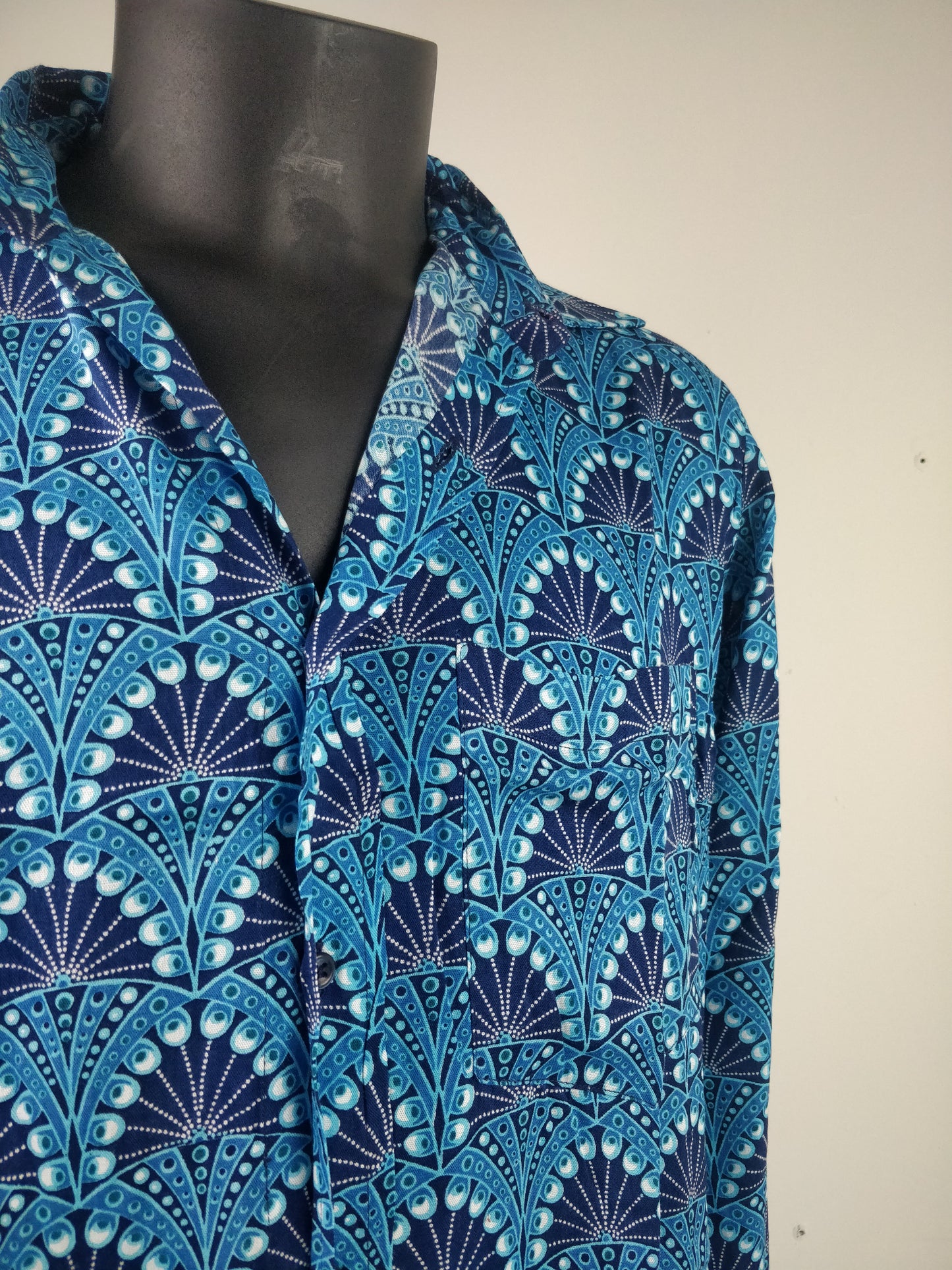 Chemise homme Rama manches longues. Chemise décontracté en rayonne. Motifs ethniques bleu.