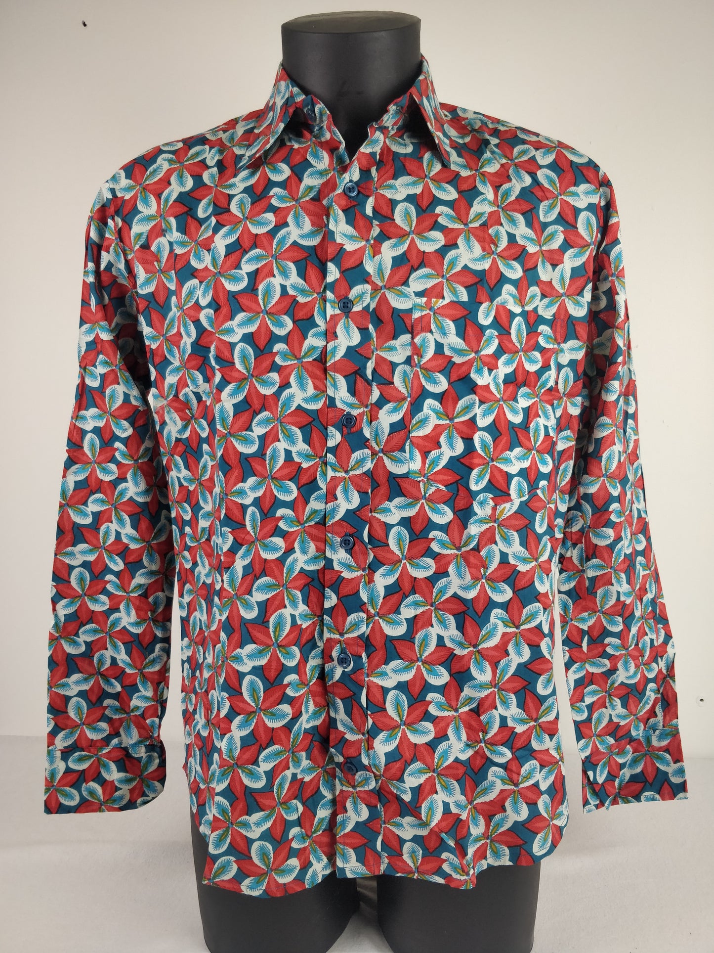 Chemise homme Rama manches longues. Chemise en coton. Motifs fleuri rouge.