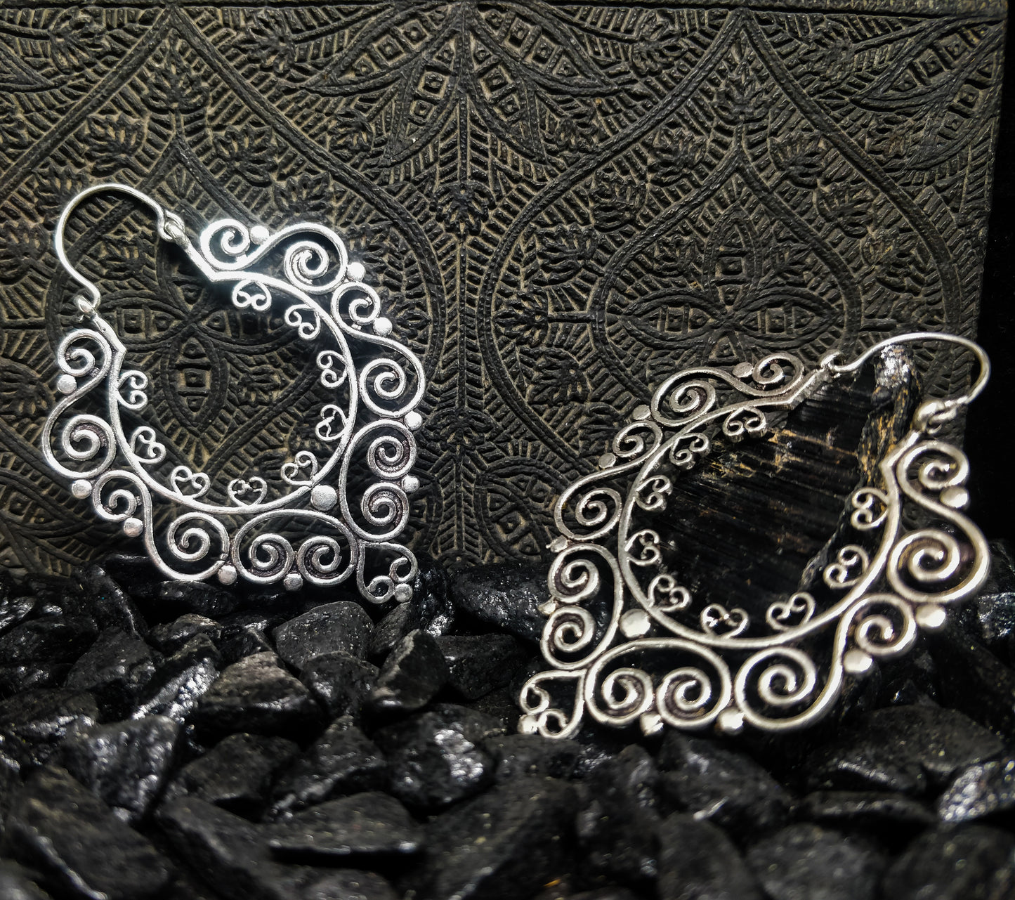 Grandes boucles d'oreilles orientales. Boucles bohème en laiton / laiton plaqué argent.