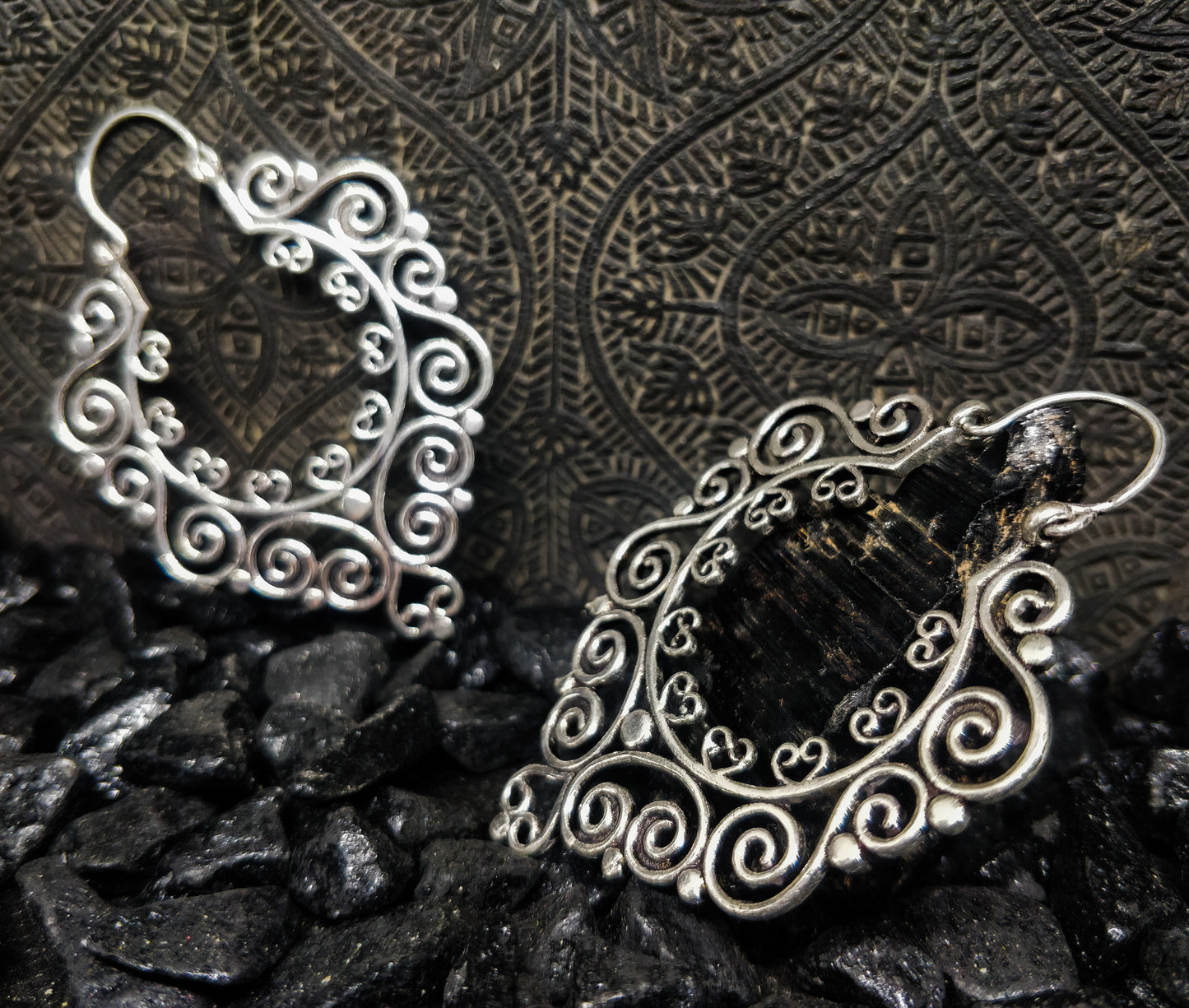 Grandes boucles d'oreilles orientales. Boucles bohème en laiton / laiton plaqué argent.