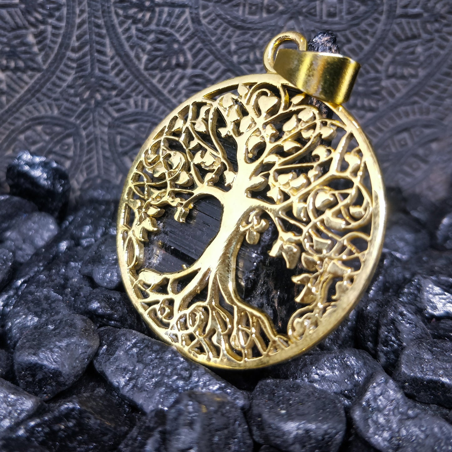 Pendentif rond arbre de vie en laiton / laiton plaqué argent.