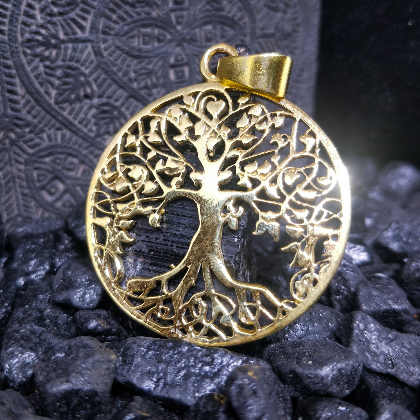 Pendentif rond arbre de vie en laiton / laiton plaqué argent.