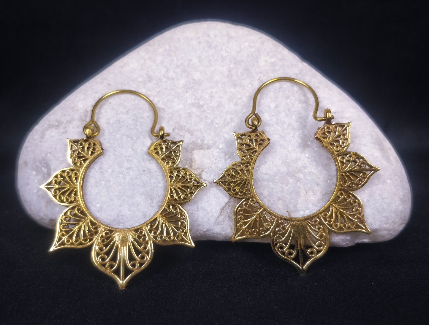 Créoles bohème mandala. Boucles d'oreilles boho en laiton / laiton plaqué argent.