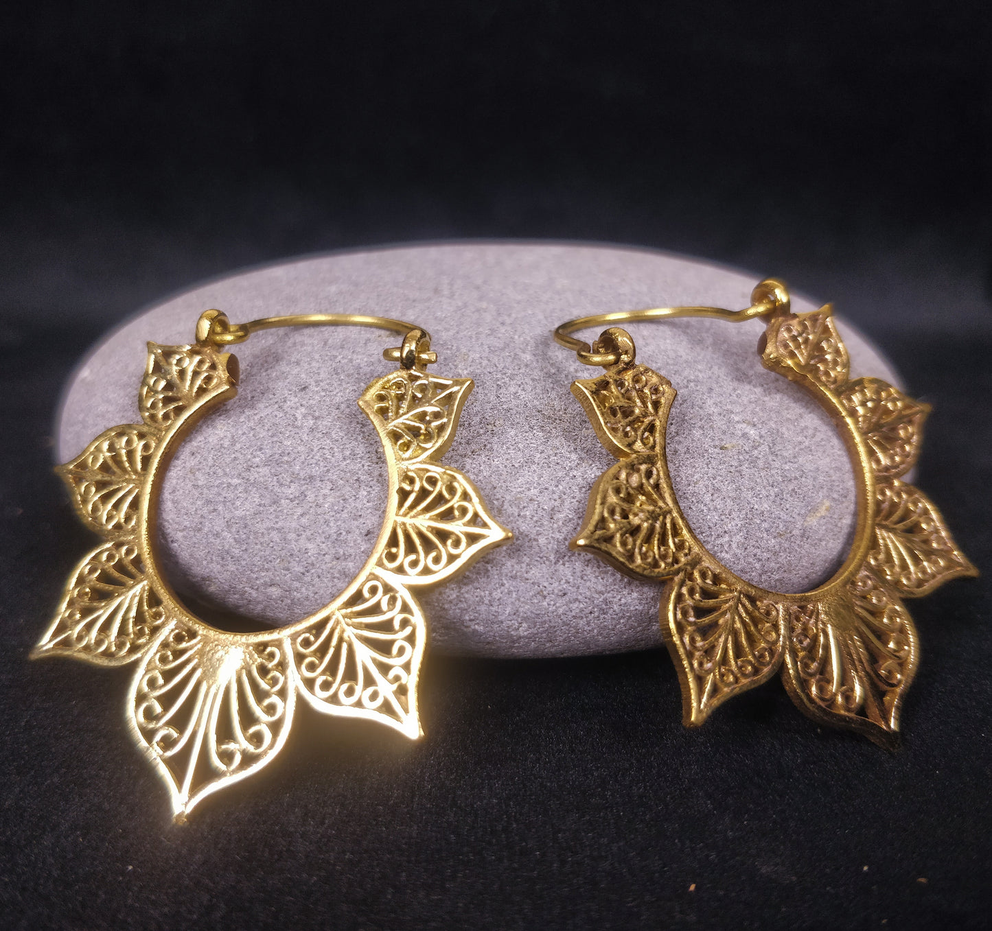 Créoles bohème mandala. Boucles d'oreilles boho en laiton / laiton plaqué argent.