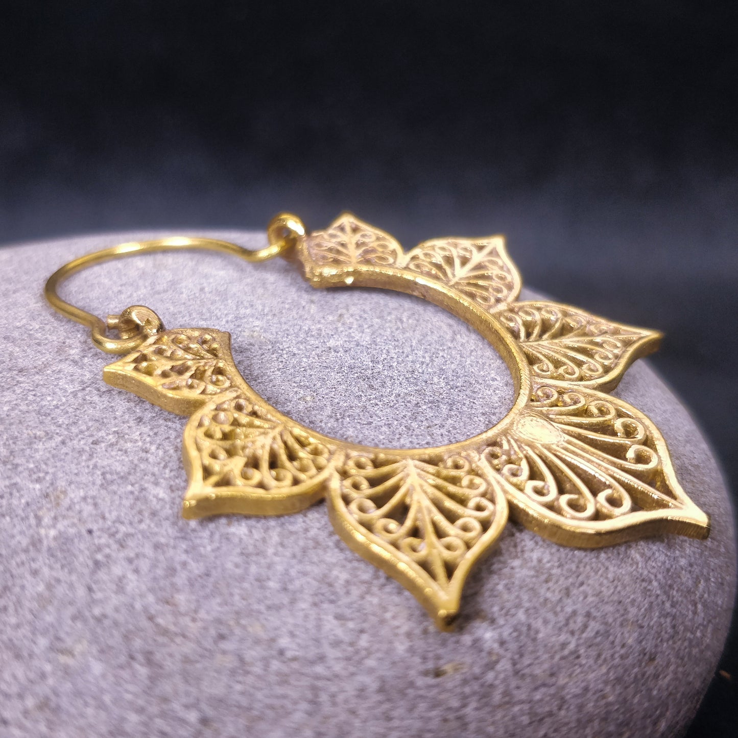 Créoles bohème mandala. Boucles d'oreilles boho en laiton / laiton plaqué argent.