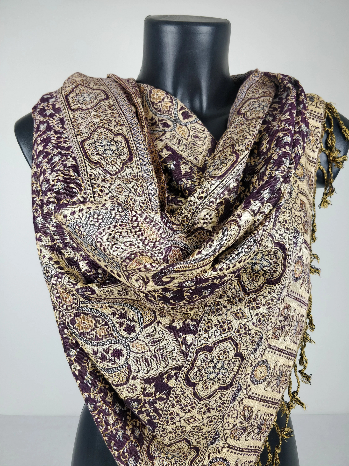 Daksha Wende-Pashmina aus Viskose. Blaues und cremefarbenes Paisley-Muster.