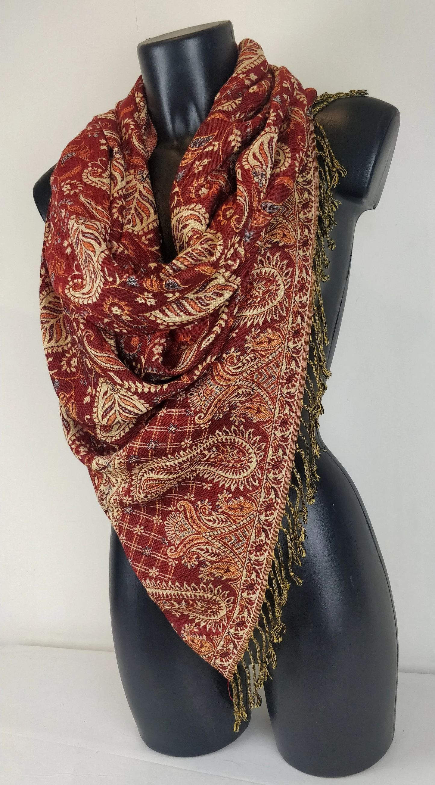 Pashmina Asoha réversible en viscose. Echarpe motif paisley rouge.