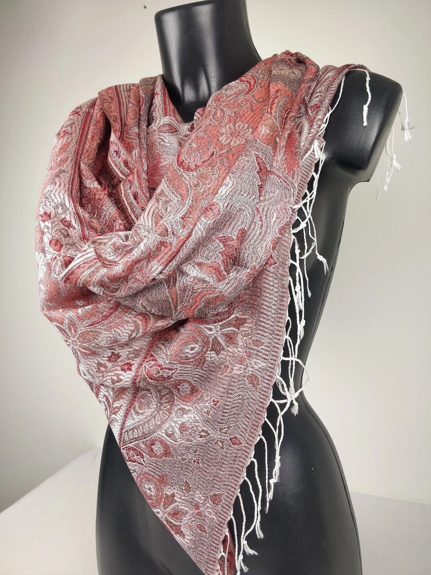 Wende-Mangal-Pashmina aus Modal/Seide. Rosa-weißes Paisley-Muster.