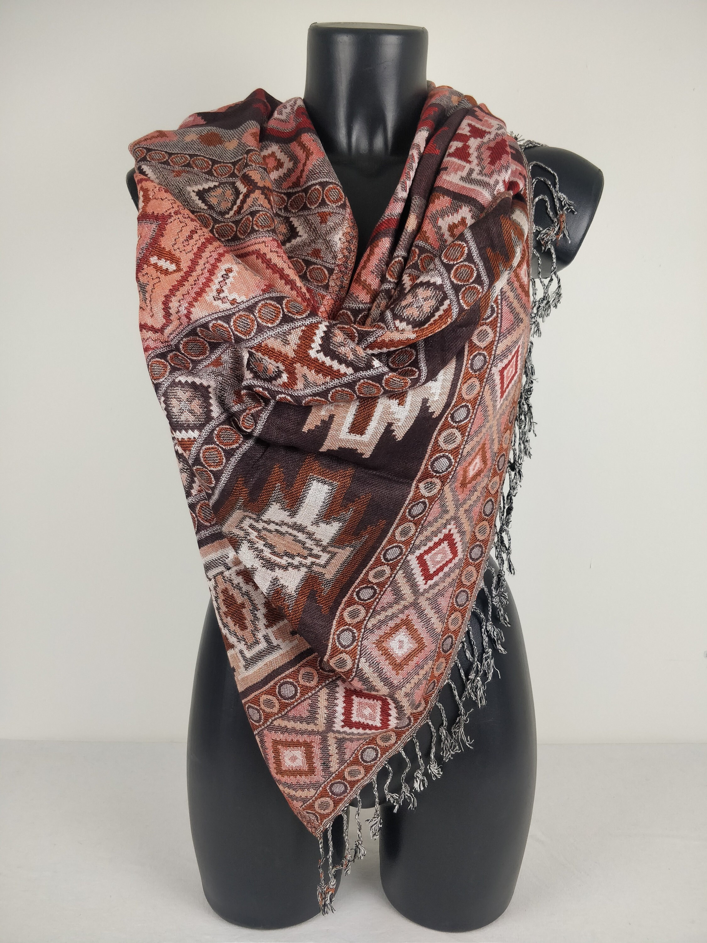 Pashmina Jyoti en viscose multicolore réversible. Echarpe motif inca, saumon et marron.